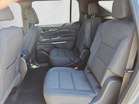 Used 2024 Chevrolet Traverse LT FWD image 17