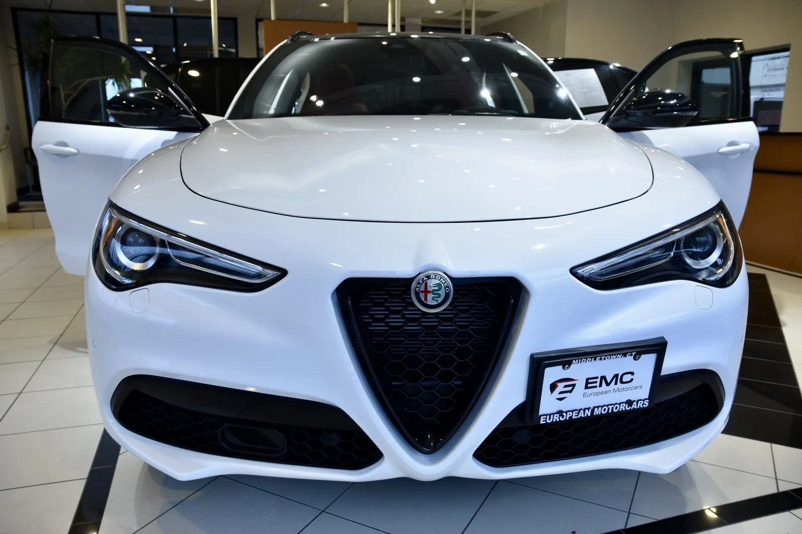 Used 2023 Alfa Romeo Stelvio Veloce AWD/4WD image 2
