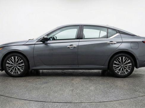 Used 2025 Nissan Altima 2.5 SV image 5