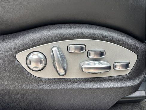 Used 2022 Porsche Macan S AWD/4WD image 47