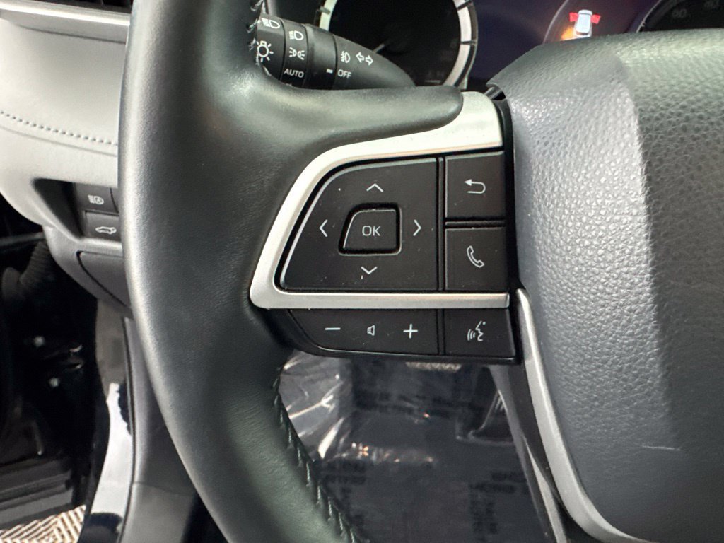 Used 2024 Toyota Highlander LE AWD/4WD image 38