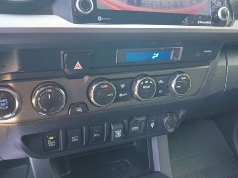 Used 2022 Toyota Tacoma TRD Off-Road w/ Technology Package AWD/4WD image 22