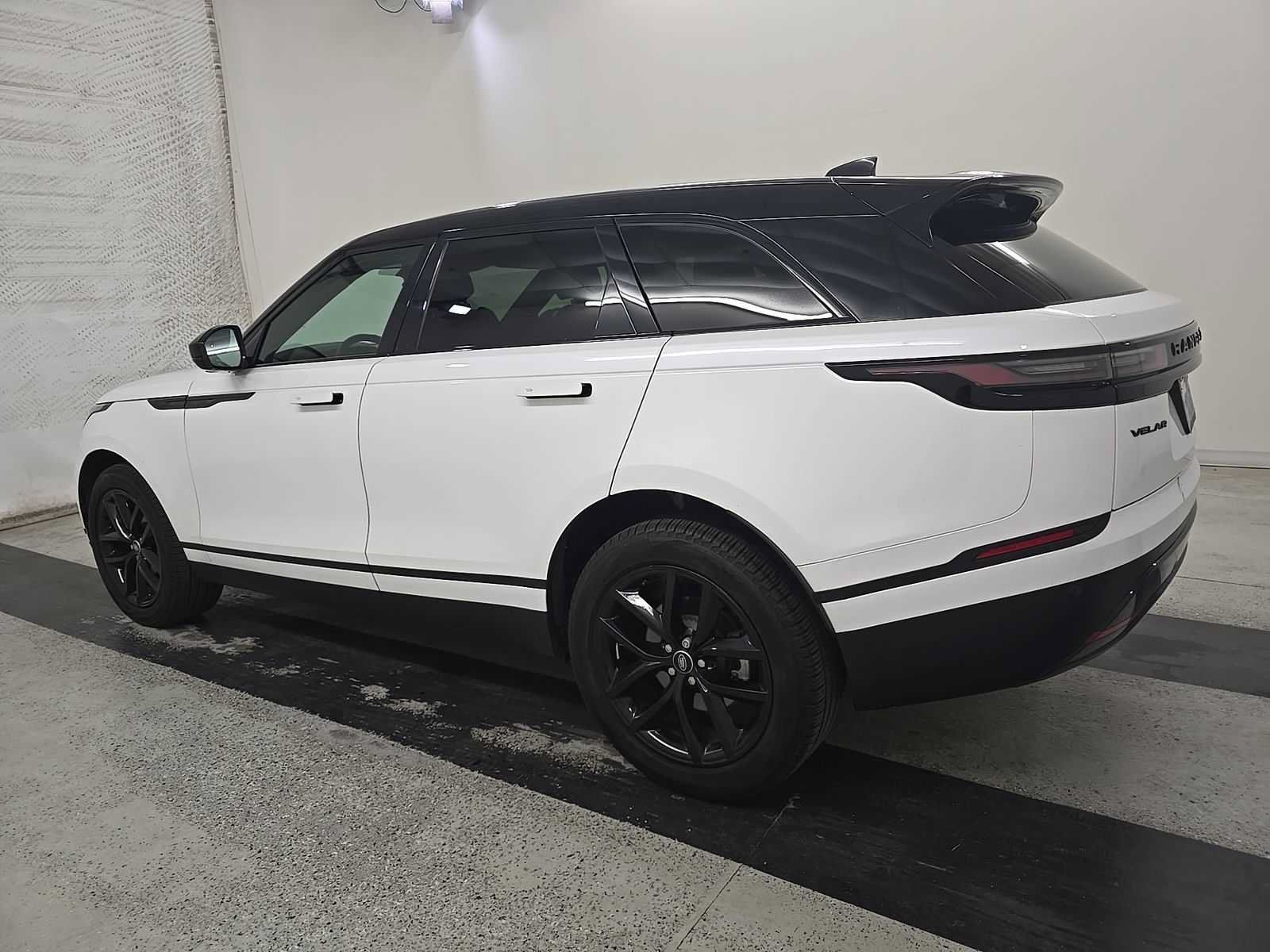 Used 2025 Land Rover Range Rover Velar S AWD/4WD image 4