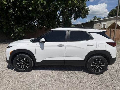 Used 2023 Chevrolet TrailBlazer ACTIV FWD image 2