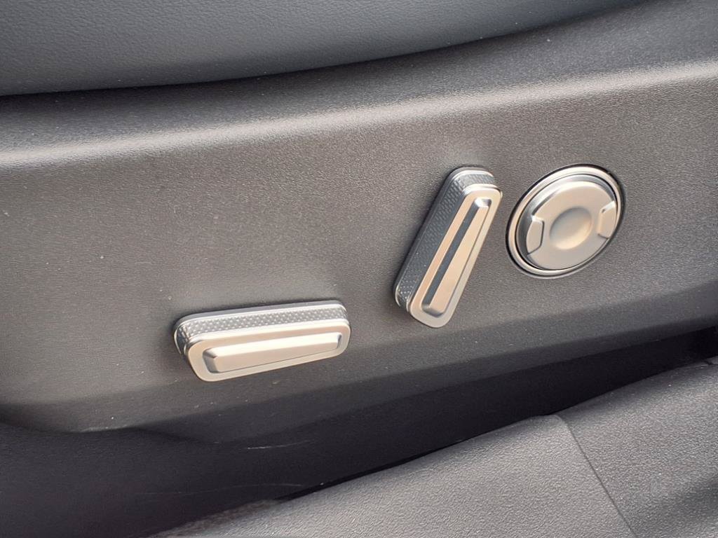 New 2025 Lincoln Nautilus Reserve AWD/4WD image 16