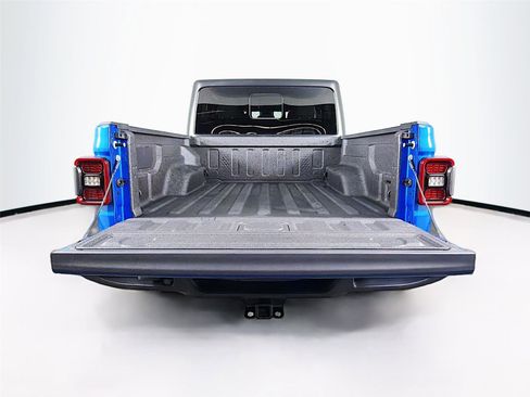 Used 2025 Jeep Gladiator Sport AWD/4WD image 24