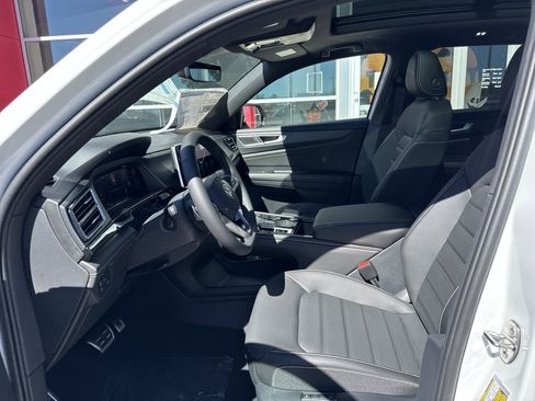 New 2026 Volkswagen Atlas Cross Sport SEL R-Line image 10