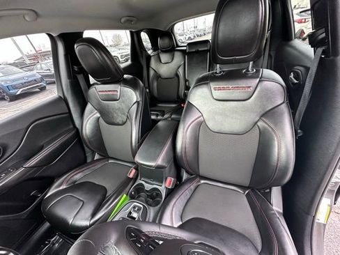 Used 2022 Jeep Cherokee Trailhawk w/ Comfort/Convenience Group image 27