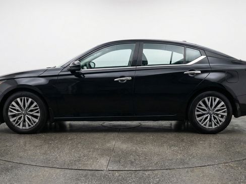 Used 2025 Nissan Altima 2.5 SV FWD image 5