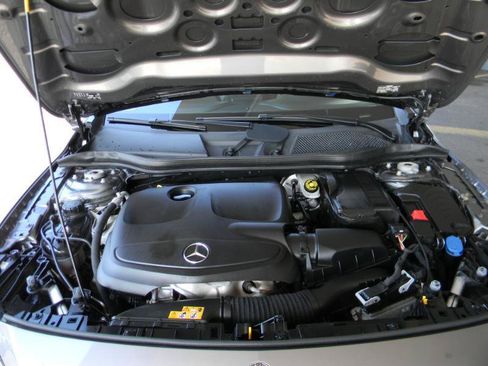 Used 2019 Mercedes-Benz GLA 250 4MATIC image 24