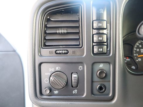 Used 2007 Chevrolet Silverado 2500 LT w/ Skid Plate Package image 35