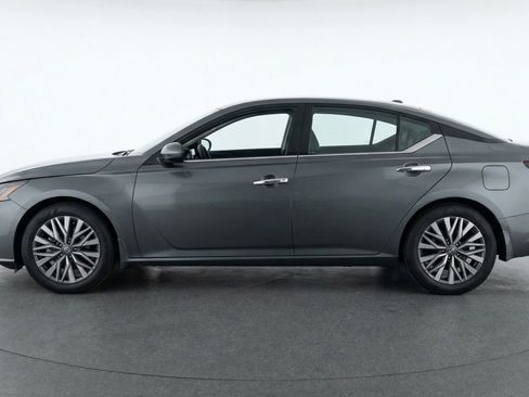 Used 2025 Nissan Altima 2.5 SV FWD image 5