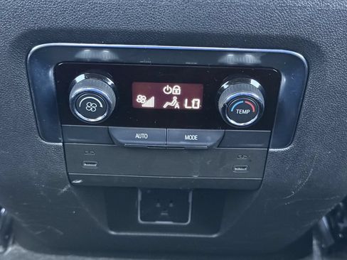 Used 2025 Chevrolet Tahoe LT RWD image 29