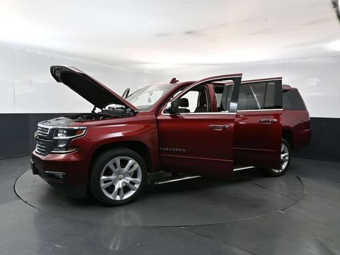 Used 2018 Chevrolet Suburban Premier AWD/4WD image 27