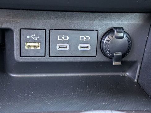 Used 2023 Toyota Highlander Limited image 24