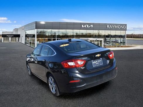 Used 2017 Chevrolet Cruze Premier FWD image 5