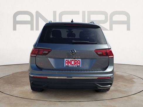 Certified 2022 Volkswagen Tiguan SE image 9