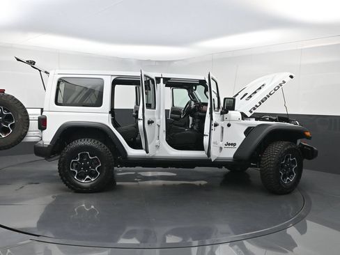 Used 2023 Jeep Wrangler Unlimited Rubicon w/ Cold Weather Group AWD/4WD image 37