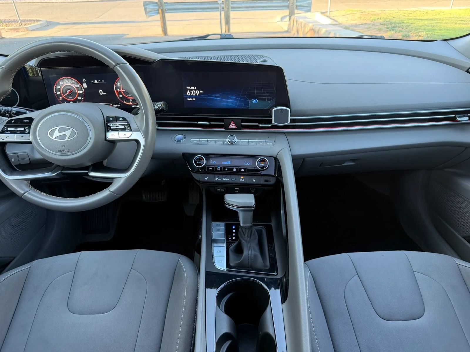 Used 2024 Hyundai Elantra SEL w/ Convenience Package FWD image 9