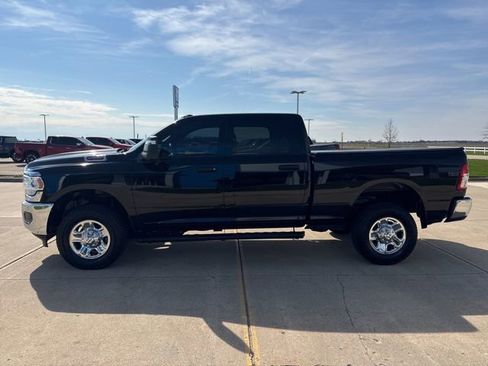 Used 2023 RAM 2500 Tradesman w/ Chrome Appearance Group AWD/4WD image 6