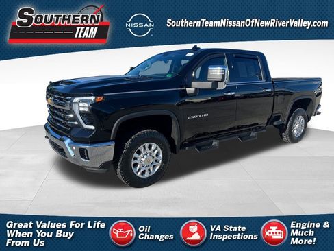 Used 2024 Chevrolet Silverado 2500 LTZ w/ LTZ Convenience Package image 1