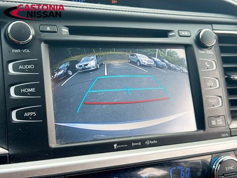 Used 2018 Toyota Highlander XLE FWD image 17