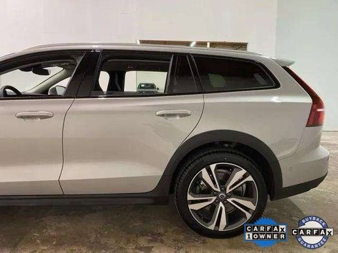 Used 2025 Volvo V60 B5 Cross Country Plus image 90