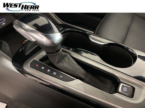 Used 2025 Buick Envista Sport Touring w/ Convenience II Package FWD image 8