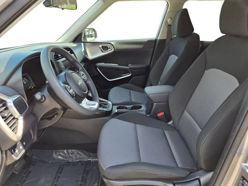 Certified 2025 Kia Soul LX w/ LX Technology Package FWD image 17