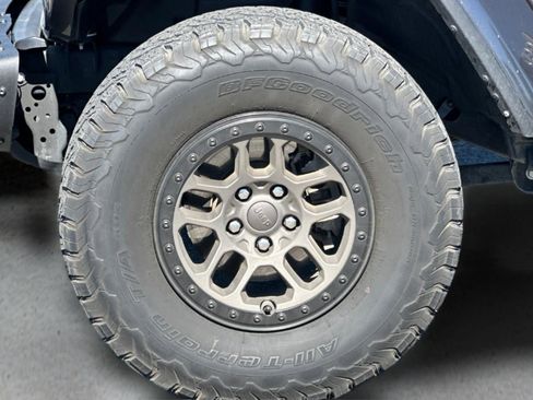 Used 2022 Jeep Wrangler Unlimited Rubicon w/ Xtreme Recon 35" Tire Package AWD/4WD image 25
