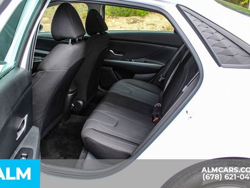 Used 2025 Hyundai Elantra SE FWD image 18