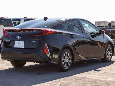 Used 2022 Toyota Prius Prime XLE FWD image 4
