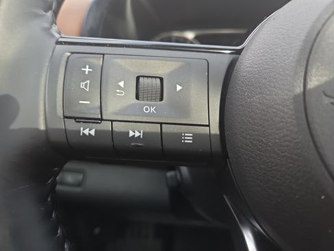 Used 2022 Nissan Pathfinder Platinum w/ Cargo Package image 19