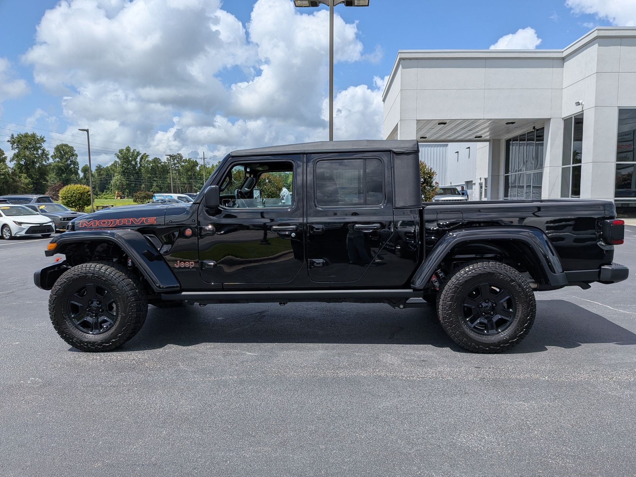 Used 2022 Jeep Gladiator Mojave w/ LED Lighting Group AWD/4WD image 8