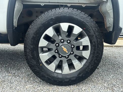 Used 2022 Chevrolet Silverado 2500 Custom w/ Custom Value Package AWD/4WD image 2