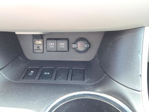 Used 2018 Toyota Highlander XLE image 14