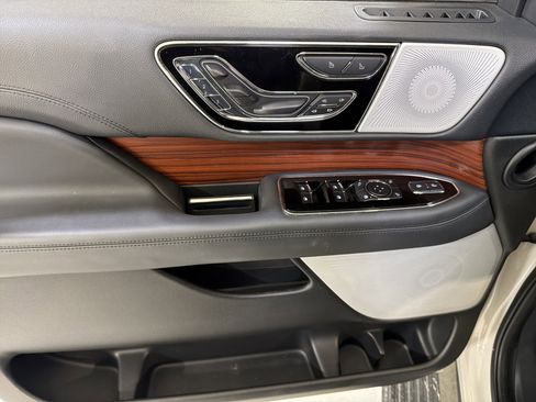 Used 2023 Lincoln Navigator Reserve image 16