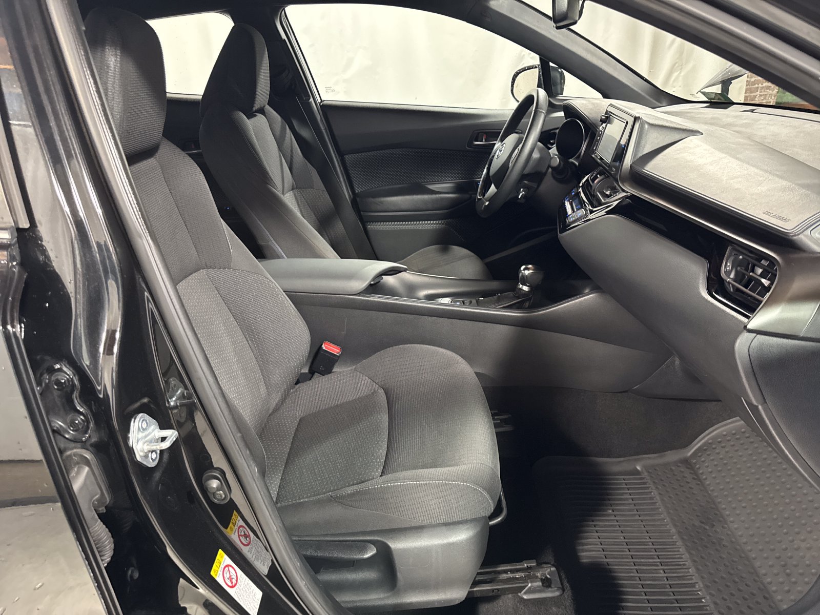 Used 2018 Toyota C-HR XLE FWD image 21
