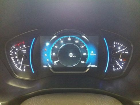Used 2019 Hyundai Santa Fe Limited AWD/4WD image 10