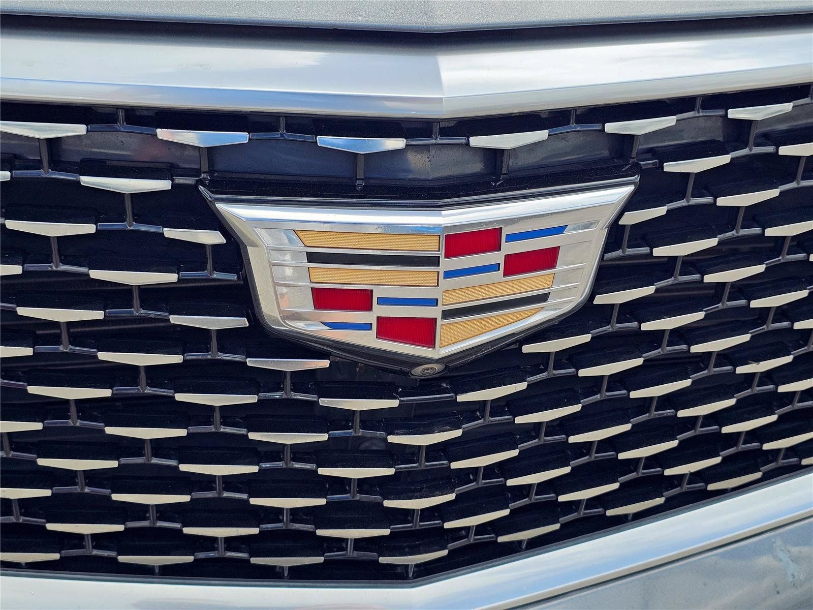 Used 2022 Cadillac XT6 Premium Luxury w/ Technology Package FWD image 3