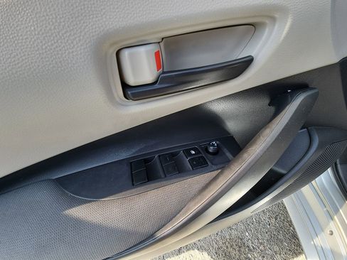 Used 2022 Toyota Corolla LE FWD image 15