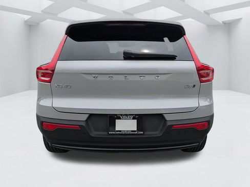 Used 2025 Volvo XC40 B5 Plus AWD/4WD image 6