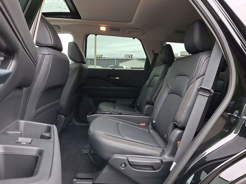 Certified 2025 Nissan Pathfinder SL w/ SL Premium Package AWD/4WD image 11