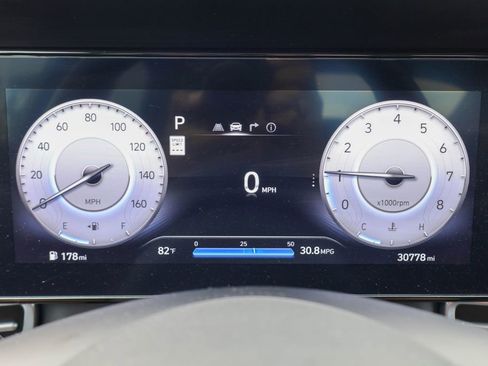 Used 2025 Hyundai Elantra Limited FWD image 11