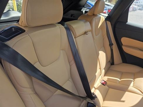 Used 2023 Volvo XC60 B5 Ultimate w/ Climate Package AWD/4WD image 10