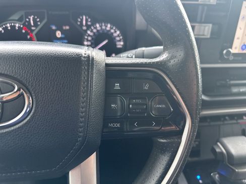 Used 2022 Toyota Tundra SR5 w/ SR5 Convenience Package image 12