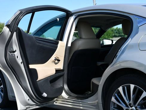 Used 2019 Lexus ES 350 w/ Premium Package FWD image 19