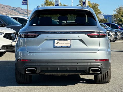 Used 2023 Porsche Cayenne Platinum Edition image 5