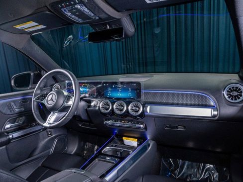 New 2025 Mercedes-Benz GLB 250 image 4