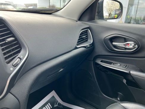 Used 2023 Jeep Cherokee Altitude Lux image 20